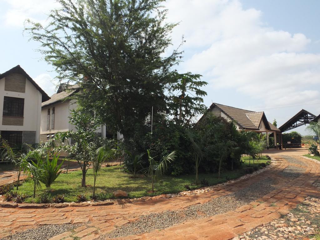 Afrika Lodges Voi Exterior foto